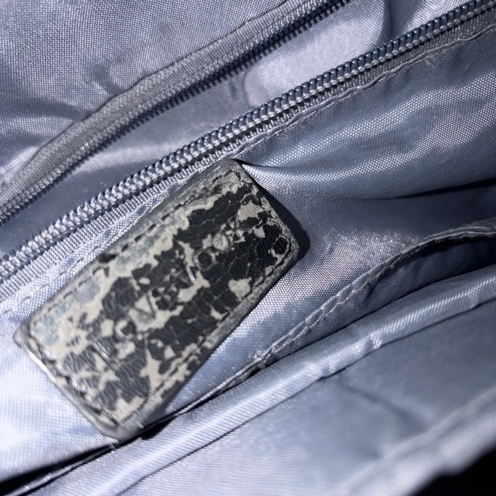 Sleek Gray Lovevook Backpack - Picture 5 of 16